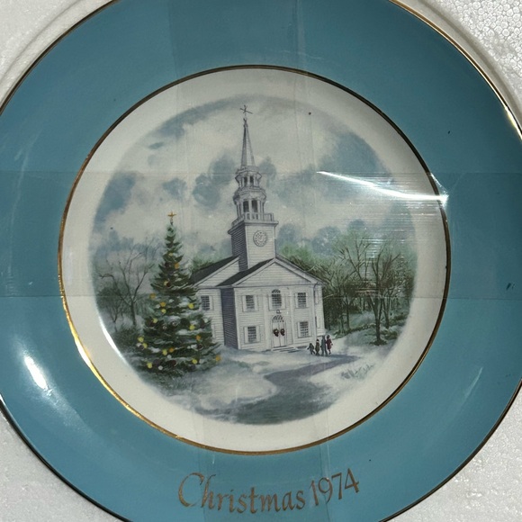 Avon Vintage Christmas 1974 Country Church Decorative Plate New - Picture 6 of 7